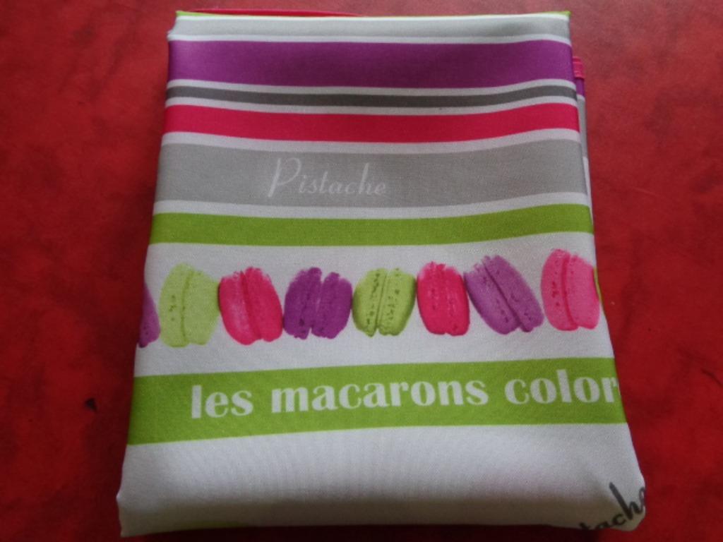 Nappe imprimée. Anti taches 158 X 160 cm, Maison & Meubles, Nappes, Comme neuf, Enlèvement ou Envoi