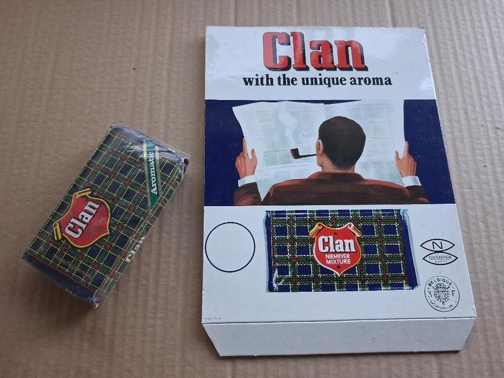 oud reclamebord  tabak clan + vol pakje tabak + taksstempel, Verzamelen, Merken en Reclamevoorwerpen, Zo goed als nieuw, Reclamebord