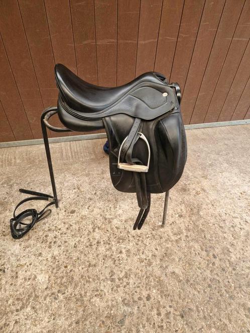 Selle ikonic evolution monoquartier, Animaux & Accessoires, Chevaux & Poneys | Selles, Comme neuf, Dressage