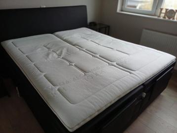 Topper (2 personen) en Matras (1 persoon) beschikbaar voor biedingen