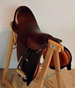 Zadel met stijgbeugels, Dieren en Toebehoren, Paarden en Pony's | Zadels, Ophalen of Verzenden, Gebruikt
