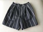 Grijze wollen short met krijtstreep, Kleding | Dames, Maat 38/40 (M), Kort, Ophalen of Verzenden, Grijs