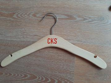 10 houten kledinghangers kinderen beschikbaar voor biedingen