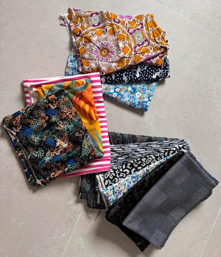 Lot met 12 diverse stukken stof, Hobby en Vrije tijd, Naaien en Fournituren, Nieuw, Ophalen