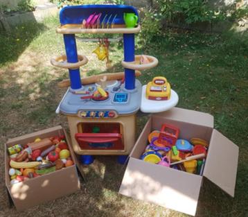 Kinderkeukentje met alle bijhorigheden beschikbaar voor biedingen