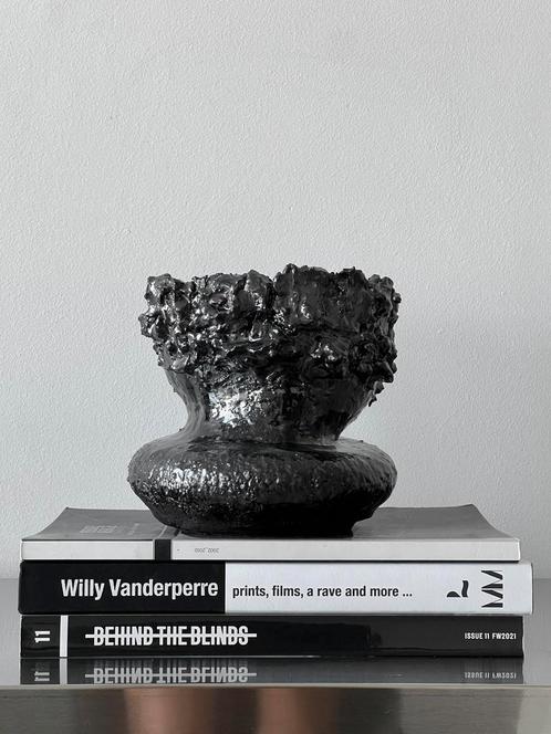 Unieke designer brutalist vaas, Huis en Inrichting, Woonaccessoires | Vazen, Zo goed als nieuw, Ophalen