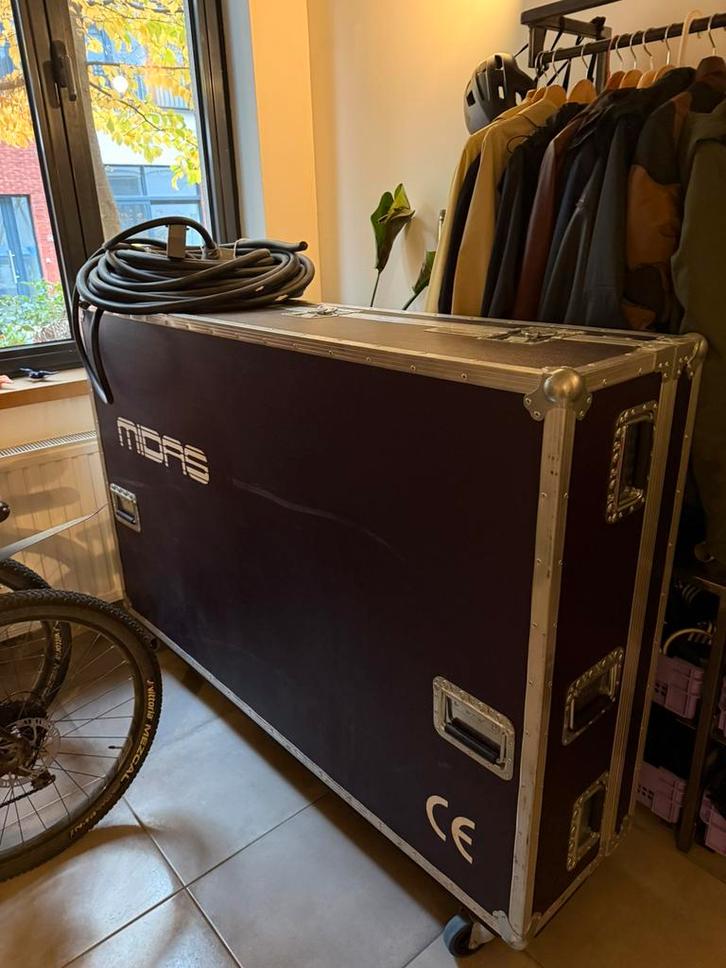 Flight case 165x105x41 on wheels + 2 stagebox cable, Musique & Instruments, Boîtiers & Valises, Comme neuf, Flight case, Enlèvement