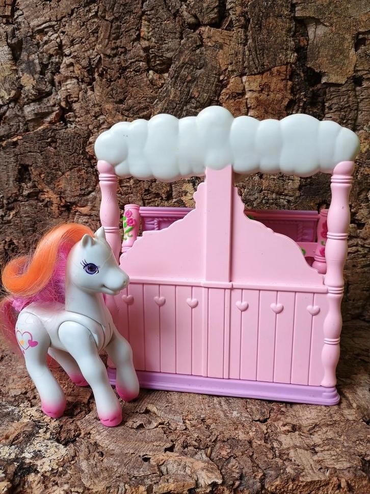 Mon petit poney, cœur léger avec lit à baldaquin, Enfants & Bébés, Jouets | My Little Pony, Comme neuf, Enlèvement ou Envoi
