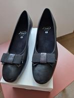 Damesschoen met laag hakje, Kleding | Dames, Schoenen met lage hakken, Zwart, Ophalen of Verzenden, Zo goed als nieuw