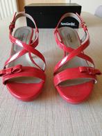 jolies escarpins Nero Giardini taille 35, Rouge, Enlèvement ou Envoi, Escarpins, Comme neuf