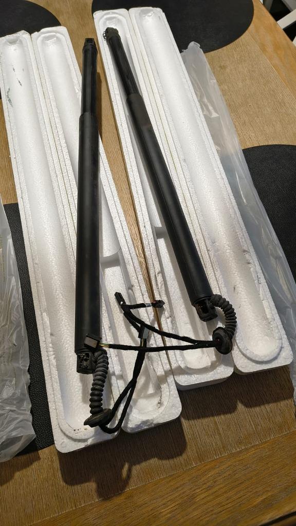 2 originele elektromotoren kofferklep Skoda Superb II combi, Auto-onderdelen, Elektronica en Kabels, Skoda, Gebruikt, Ophalen