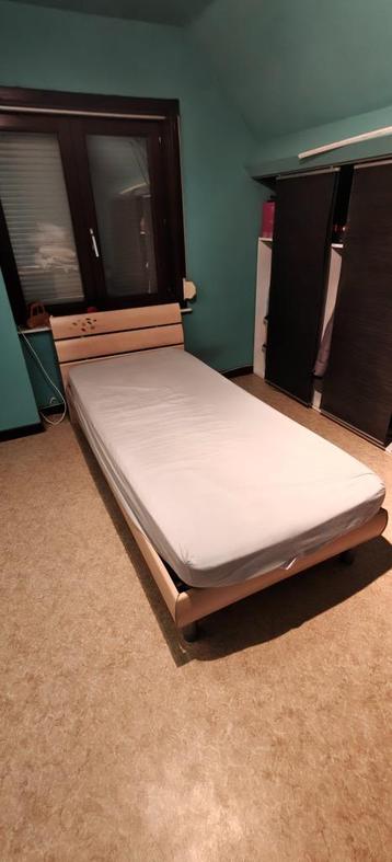 eenpersoonsbed te koop beschikbaar voor biedingen