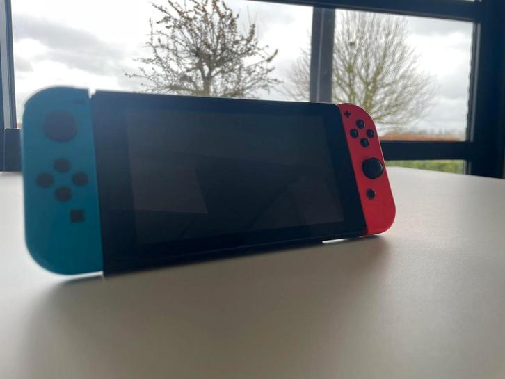 Nintendo Switch 1 + 7 spelletjes in nieuwstaat werkt perfect, Games en Spelcomputers, Spelcomputers | Nintendo Switch, Zo goed als nieuw