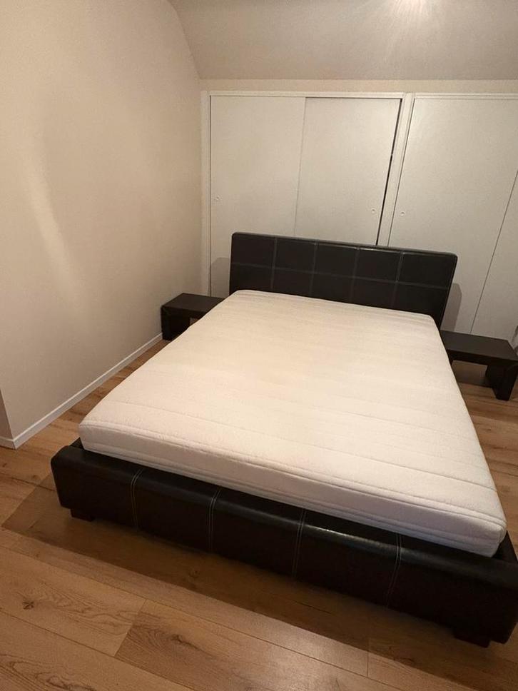 Zwarte leren bed inclusief matras 160x200, Huis en Inrichting, Slaapkamer | Boxsprings, Zo goed als nieuw, 200 cm, Ophalen