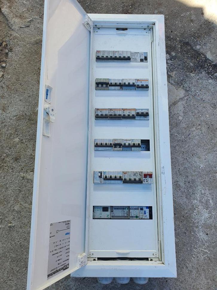 Elektrische stuurkast zekeringkast met zekeringen., Doe-het-zelf en Bouw, Elektriciteit en Kabels, Zo goed als nieuw, Overige typen