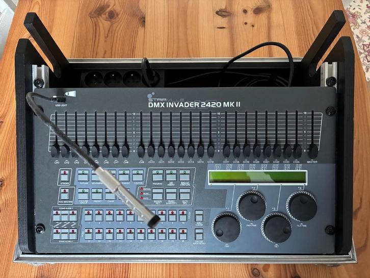 Stairville DMX Invader 2420 MK II + Fly case, Musique & Instruments, Lumières & Lasers, Lumières, Enlèvement ou Envoi