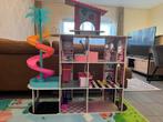 Stap in een wereld vol fantasie met dit kleurrijke droomhuis, Ophalen, Nieuw, Poppenhuis