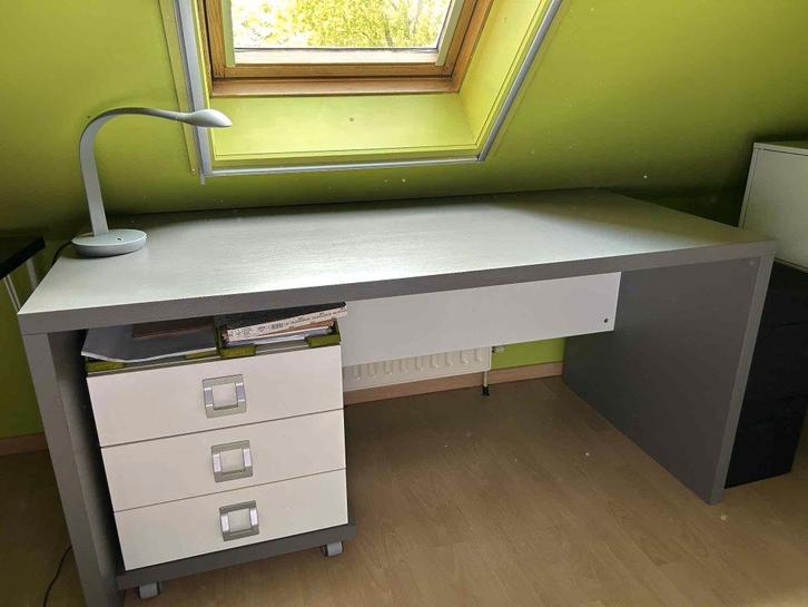 Groot bureau, Huis en Inrichting, Bureaus, Zo goed als nieuw, Bureau, Ophalen