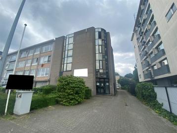 Garage te huur in Deurne disponible aux enchères