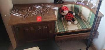 Vintage telefoonhouder beschikbaar voor biedingen