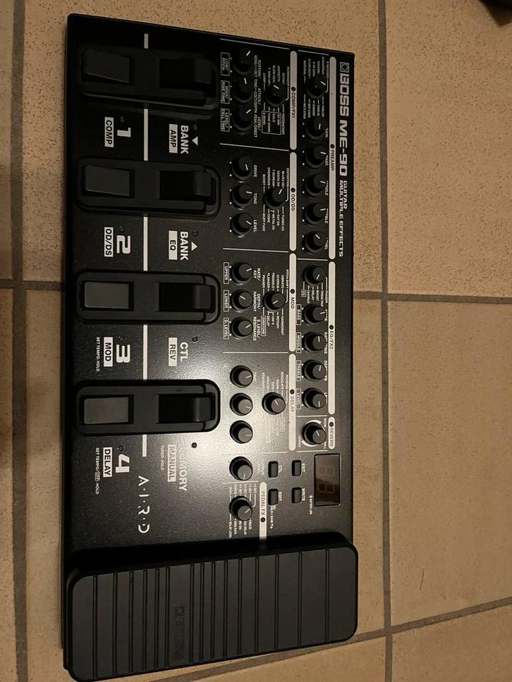 Boss Me-90 multi FX, Muziek en Instrumenten, Effecten, Zo goed als nieuw, Multi-effect, Ophalen