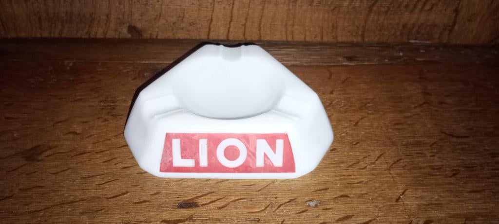 Brasserie bière ancien cendrier Lion Tournai, Collections, Marques de bière, Utilisé, Enlèvement ou Envoi