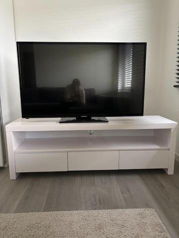 TV- meubel, wit gelakt, met 3 opberglades, 150cm beschikbaar voor biedingen