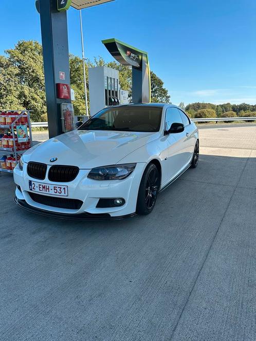 BMW E92 LCI 318i, Auto's, BMW, Particulier, 3 Reeks, Benzine, Euro 6, Coupé, 3 deurs, Handgeschakeld, Wit, Zwart, Alcantara, Achterwielaandrijving