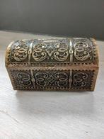 Ancienne boîte à bijoux, Enlèvement