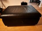 Zwarte, lederen poef GRATIS, Huis en Inrichting, Zetels | Voetbanken en poefs, Ophalen, Gebruikt, 50 tot 75 cm, Leer