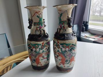 Vase chinois antique de Nankin avec scènes de guerriers (2 p