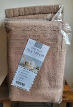 Handdoeken taupe 70cm x 140cm *Nieuw*, Ophalen of Verzenden, Nieuw, Bruin, Handdoek