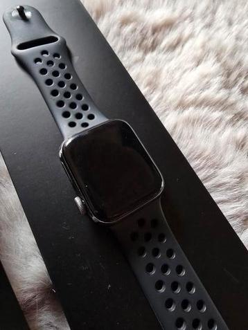 Apple Watch SE Series 1 40mm Midnight Sport  beschikbaar voor biedingen