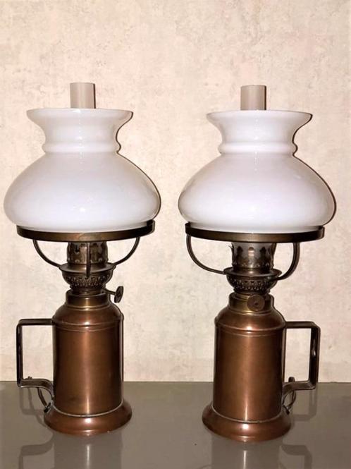 Prachtige oude set van 2 koperen wandlampen-olielampen, Maison & Meubles, Lampes | Appliques, Comme neuf, Verre, Autres matériaux