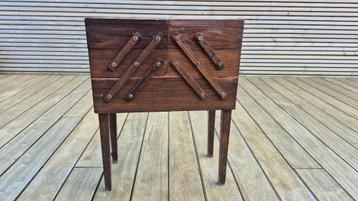 Houten vintage naaikastje beschikbaar voor biedingen