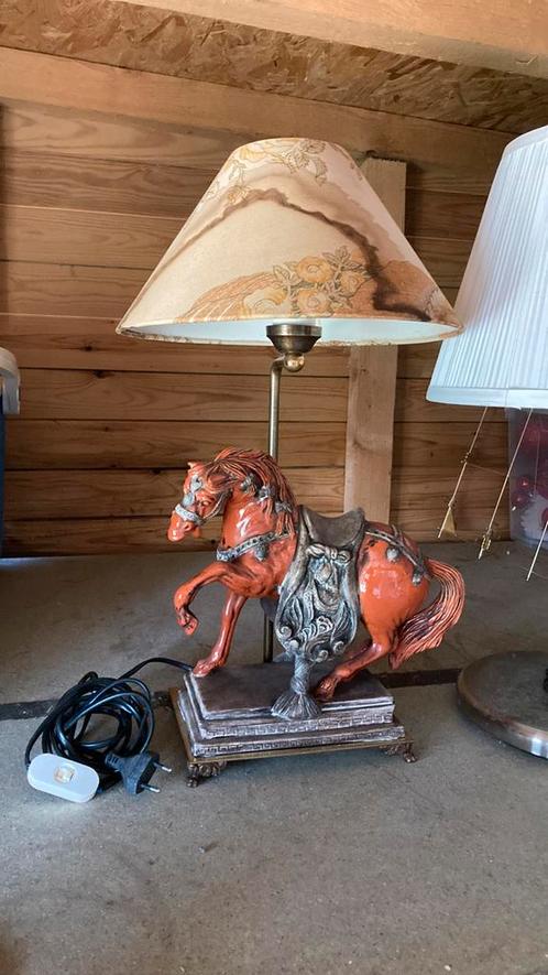 Tafel, dressoir staanlamp paard nog nieuwe bedrading gehad, Antiek en Kunst, Antiek | Verlichting, Ophalen