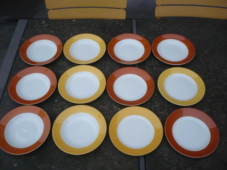 12 borden Boch la louvière 8 diepe en 4 platte diner borden, Antiek en Kunst, Antiek | Servies los, Ophalen of Verzenden