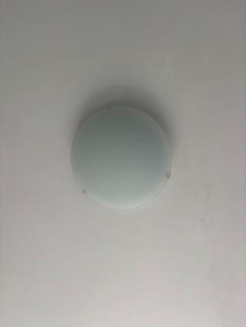 2 plafondlampen beschikbaar voor biedingen
