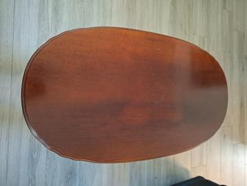 Houten salontafel beschikbaar voor biedingen