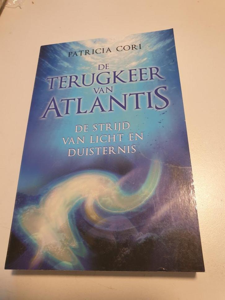 Patricia Cori - De terugkeer van Atlantis, Boeken, Esoterie en Spiritualiteit, Zo goed als nieuw, Ophalen of Verzenden