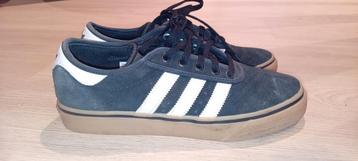 Adidas dames schoenen  beschikbaar voor biedingen