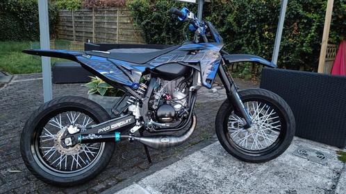 Sherco sm-rs 50 Slick 666 Design, Fietsen en Brommers, Brommers | Overige merken, Zo goed als nieuw, Klasse B (45 km/u), Ophalen