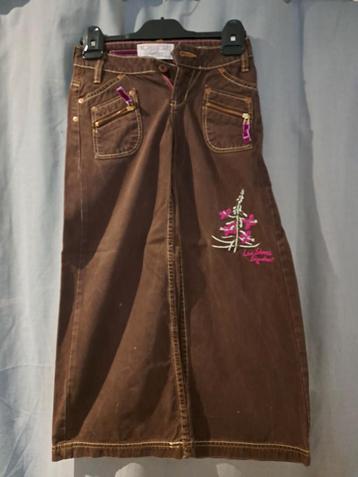 Pantalon  brun et fleurs  Levis 8 ans beschikbaar voor biedingen