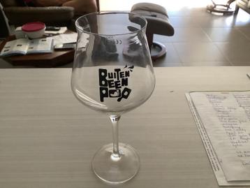 Bierglas buitenbeenpop beschikbaar voor biedingen