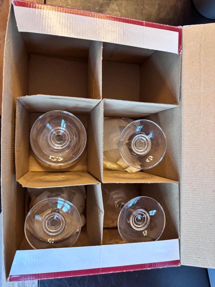 4 stijlvolle en elegante cava glazen van het merk Pasabahçe,, Huis en Inrichting, Keuken | Servies, Zo goed als nieuw, Glas of Glazen