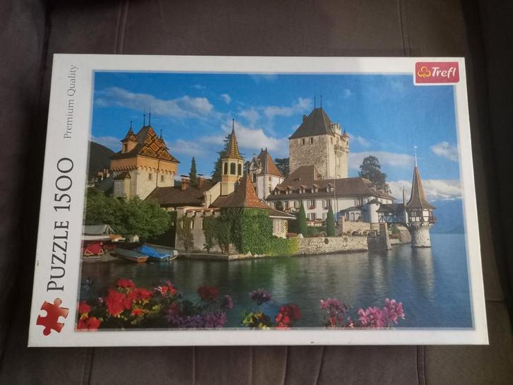 Trefl 1500 stuks - Kasteel Oberhofen, Zwitserland, Hobby en Vrije tijd, Denksport en Puzzels, Gebruikt, Legpuzzel, 500 t/m 1500 stukjes