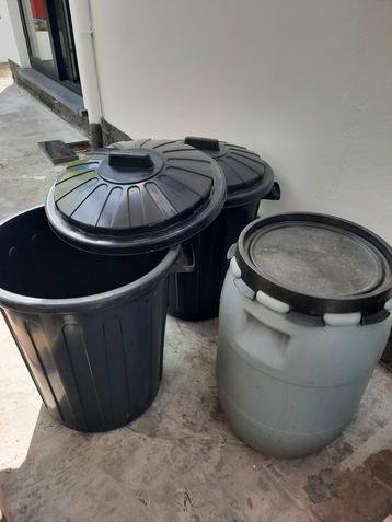 Waterton regenton dierenvoeding vuilbakken containers beschikbaar voor biedingen