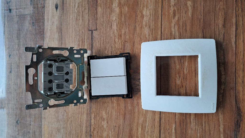 Interrupteur Niko Double, Bricolage & Construction, Électricité & Câbles, Enlèvement, Utilisé, Interrupteur