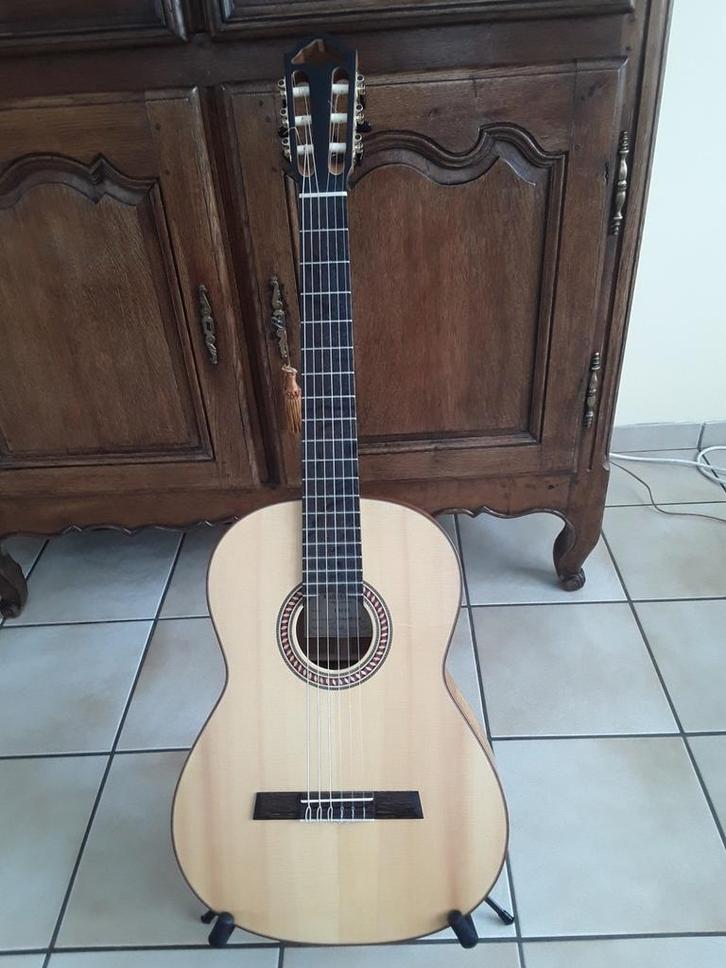 Klassieke gitaar HOFNER HM83   massief, Muziek en Instrumenten, Snaarinstrumenten | Gitaren | Akoestisch, Met koffer, Ophalen