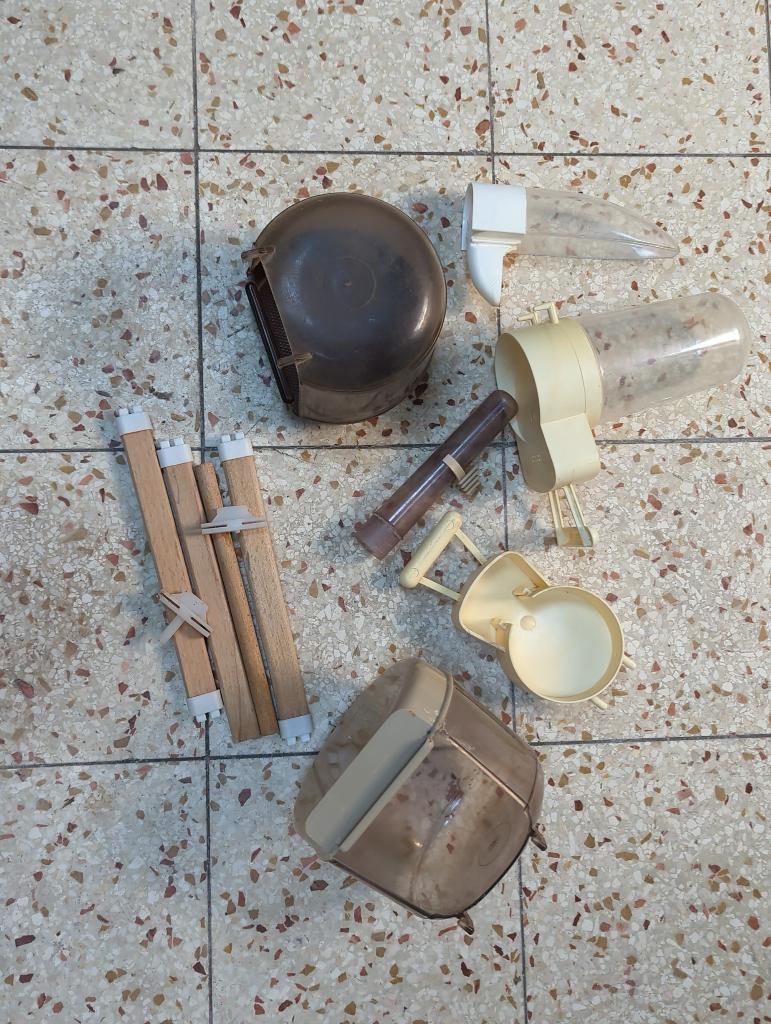 Ustensiles pour cage à oiseaux, Enlèvement, Utilisé, Synthétique, Cage à oiseaux